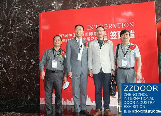 重庆市木门行业协会秘书长参加郑州展会