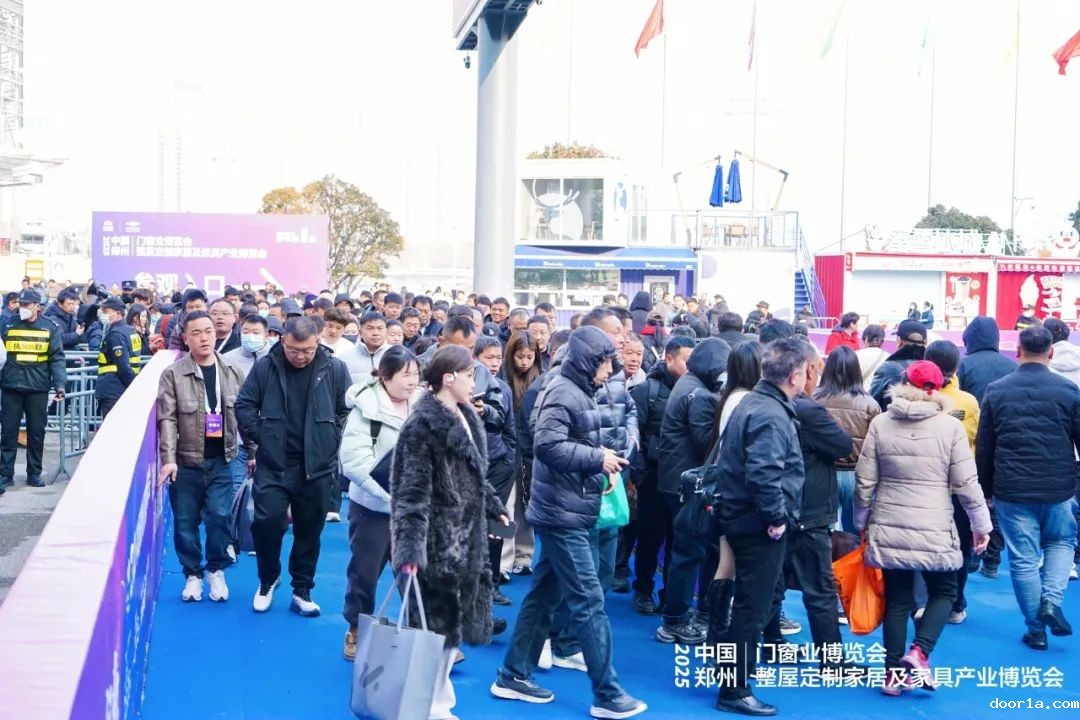 人潮汹涌，盛况非凡！展会第二天热度飙升新高